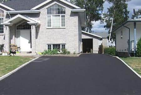 Asphalt laying in Montréal